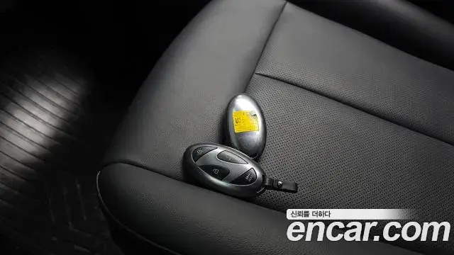 Hyundai Staria 2025 — Photo 30/30