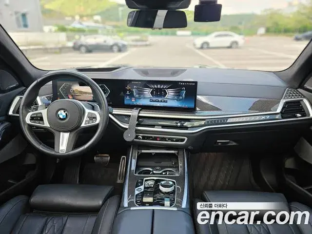 BMW X7 2025 — Photo 12/20