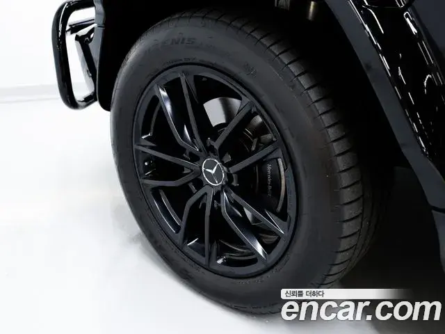 Mercedes-Benz G-Class 2023 — Photo 9/20