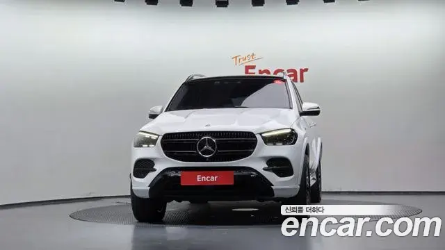 Mercedes-Benz GLE-Class 2023 — Фото 2/20