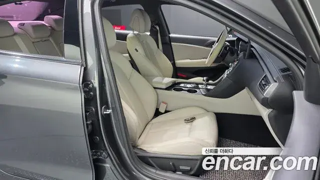Genesis G70 2021 — ფოტო 7/33