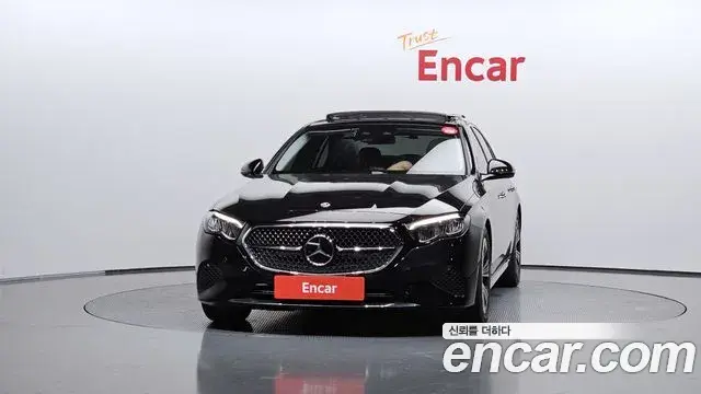Mercedes-Benz E-Class 2025 — Photo 3/20