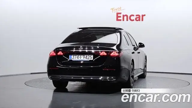 Mercedes-Benz E-Class 2025 — Photo 4/20