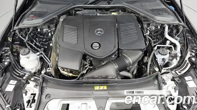 Mercedes-Benz E-Class 2025 — Photo 6/20