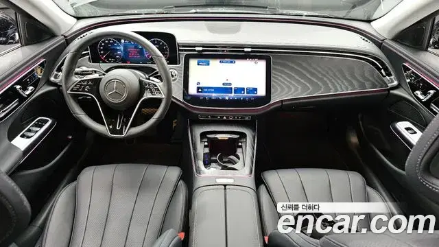 Mercedes-Benz E-Class 2025 — Photo 7/20