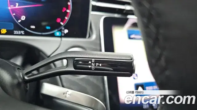 Mercedes-Benz E-Class 2025 — Photo 9/20