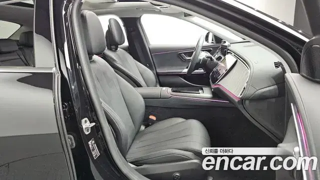 Mercedes-Benz E-Class 2025 — Photo 12/20