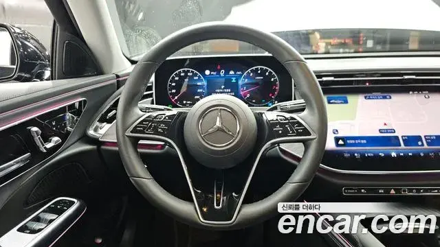 Mercedes-Benz E-Class 2025 — Photo 13/20