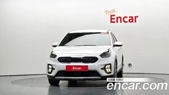 Kia Niro 2021 — ფოტო 15/32