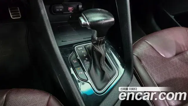 Kia Niro 2021 — ფოტო 21/32