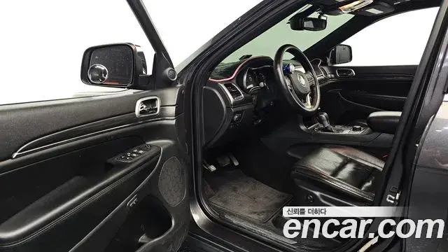 Jeep Grand Cherokee 2019 — Şəkil 10/20
