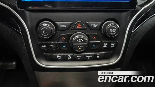 Jeep Grand Cherokee 2019 — Şəkil 18/20