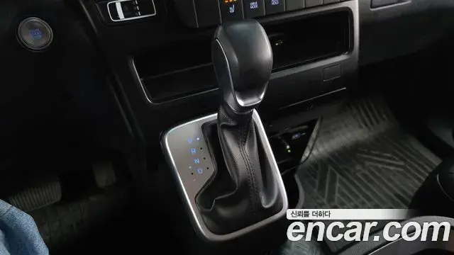 Hyundai Staria 2022 — Фото 9/20