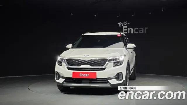 Kia Seltos 2020 — Фото 3/20