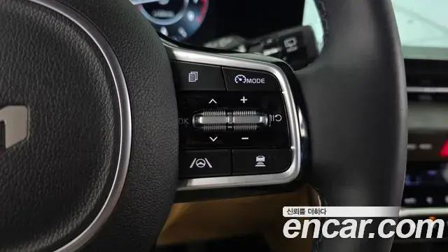 Kia Carnival 2023 — Фото 17/20