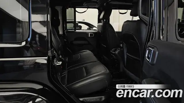 Jeep Wrangler 2023 — Фото 12/20