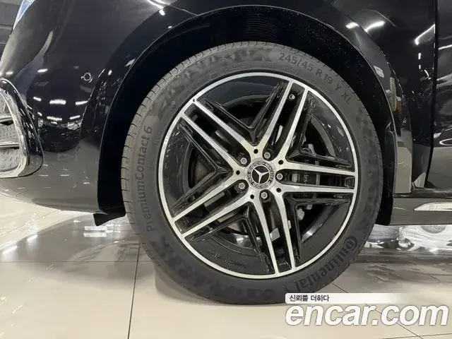 Mercedes-Benz V-Class 2025 — ფოტო 18/18