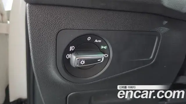 Volkswagen Tiguan 2018 — ფოტო 11/36