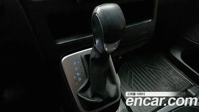 Hyundai Staria 2024 — Фото 9/20