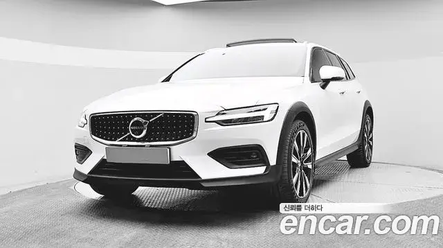 Volvo V60 Cross Country 2022 — Фото 10/20