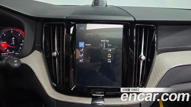 Volvo XC60 2020 — Фото 12/20