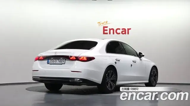 Mercedes-Benz E-Class 2024 — Photo 2/20