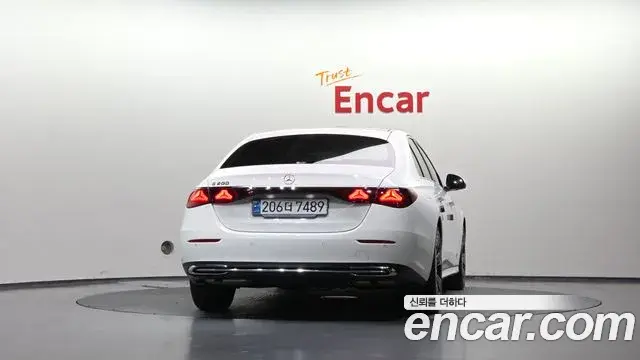 Mercedes-Benz E-Class 2024 — Photo 4/20