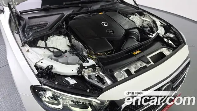 Mercedes-Benz E-Class 2024 — Photo 6/20
