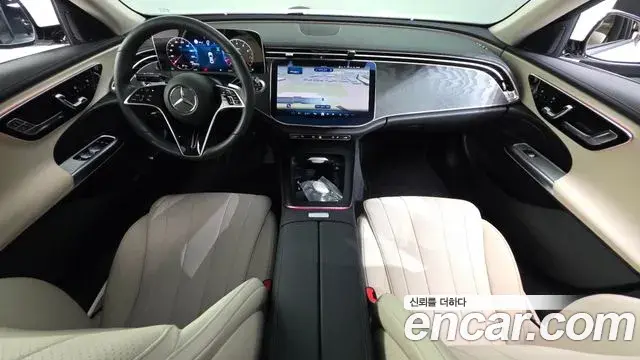 Mercedes-Benz E-Class 2024 — Photo 7/20