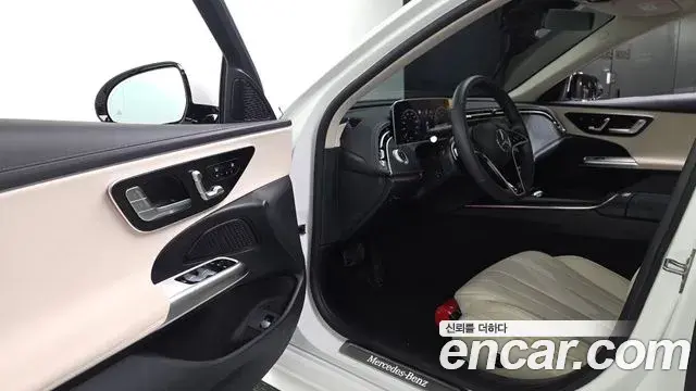 Mercedes-Benz E-Class 2024 — Photo 10/20