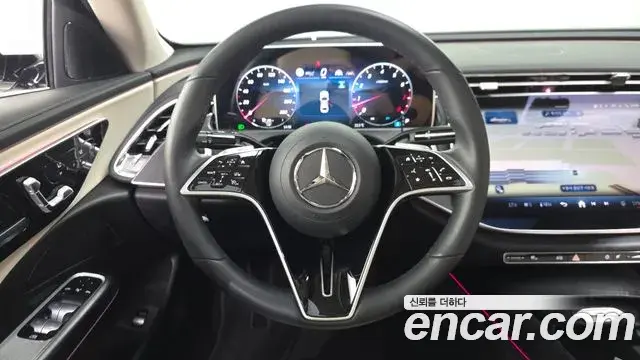 Mercedes-Benz E-Class 2024 — Photo 13/20