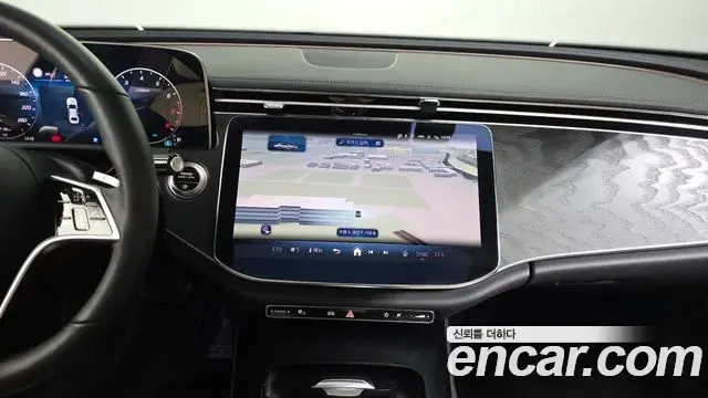 Mercedes-Benz E-Class 2024 — Photo 14/20
