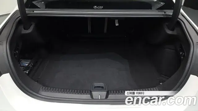 Mercedes-Benz E-Class 2024 — Photo 20/20