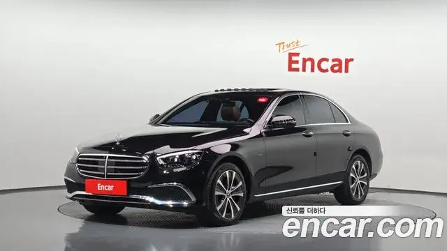Mercedes-Benz E-Class 2020 — Photo 1/20