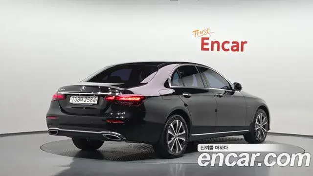 Mercedes-Benz E-Class 2020 — Photo 2/20