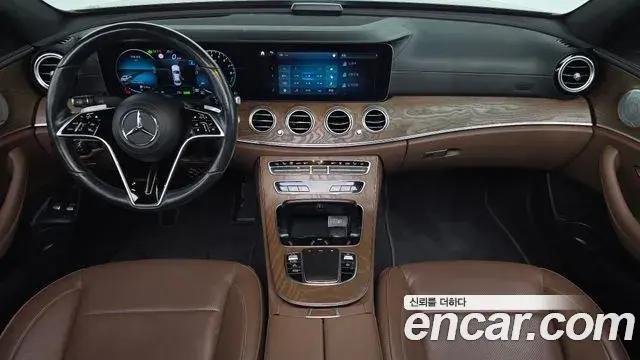 Mercedes-Benz E-Class 2020 — Photo 7/20