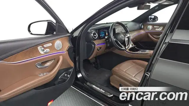 Mercedes-Benz E-Class 2020 — Photo 10/20