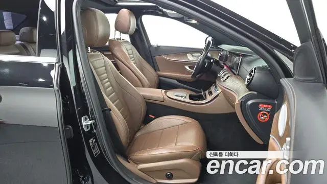 Mercedes-Benz E-Class 2020 — Photo 11/20