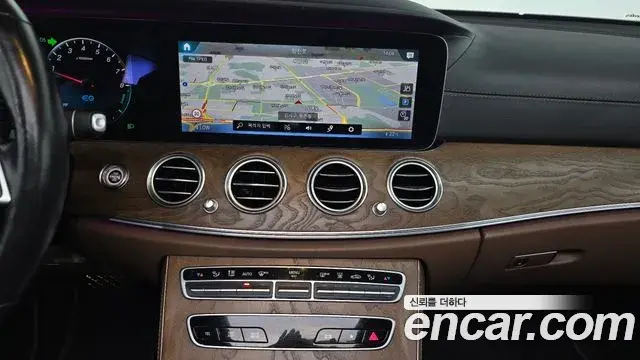 Mercedes-Benz E-Class 2020 — Photo 13/20