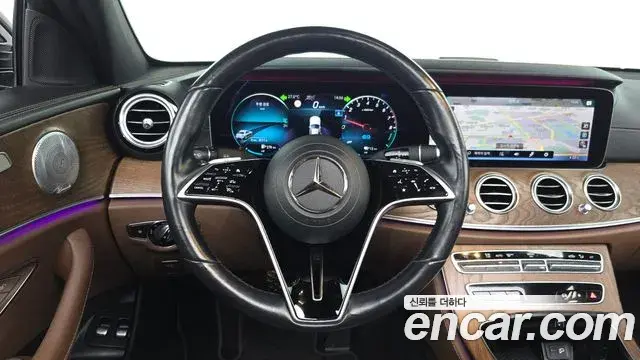 Mercedes-Benz E-Class 2020 — Photo 14/20