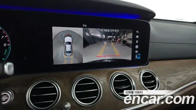 Mercedes-Benz E-Class 2020 — Photo 15/20