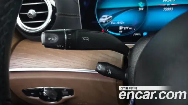 Mercedes-Benz E-Class 2020 — Photo 18/20