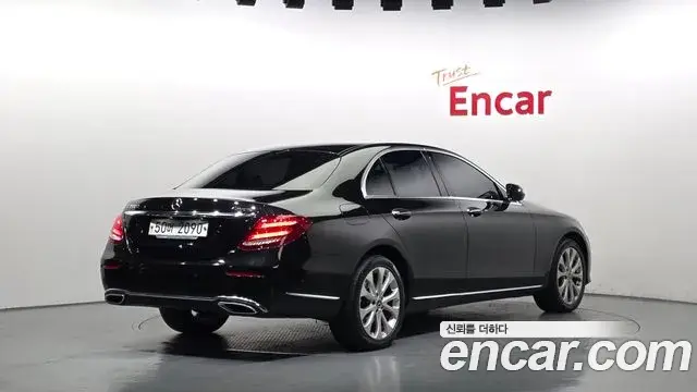 Mercedes-Benz E-Class 2019 — Фото 2/20