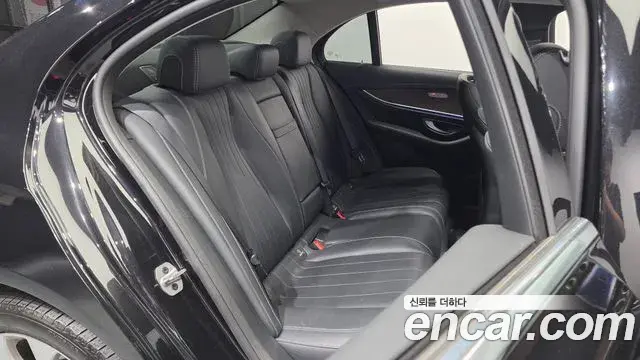 Mercedes-Benz E-Class 2019 — Фото 12/20