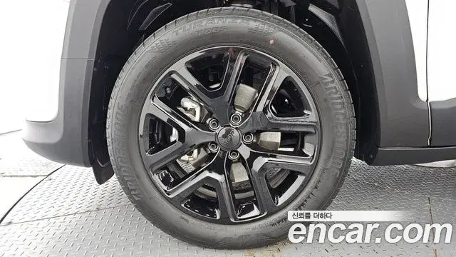 Jeep Renegade 2023 — Фото 5/20