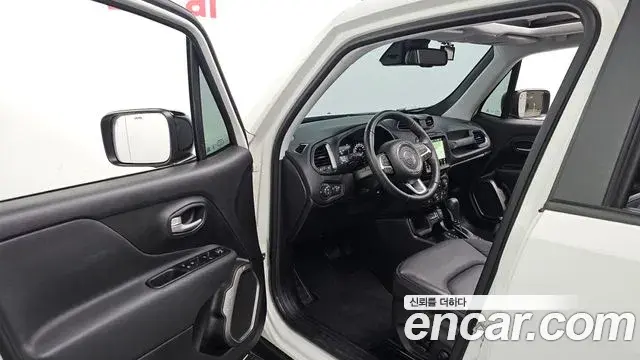 Jeep Renegade 2023 — Фото 10/20