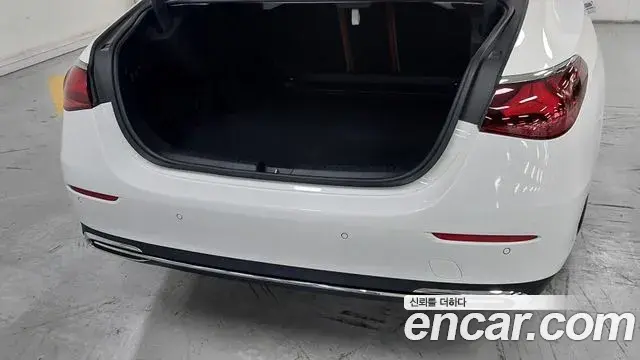 Mercedes-Benz E-Class 2025 — Фото 10/17