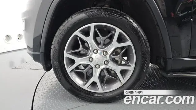 Jeep Grand Cherokee 2020 — Şəkil 5/20