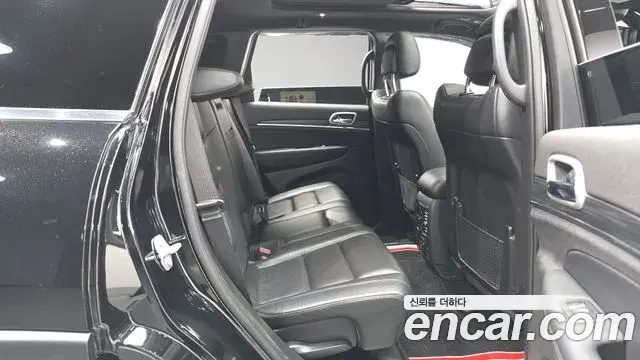 Jeep Grand Cherokee 2020 — Şəkil 12/20