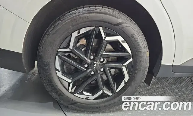 Kia Carnival 2023 — Photo 5/20